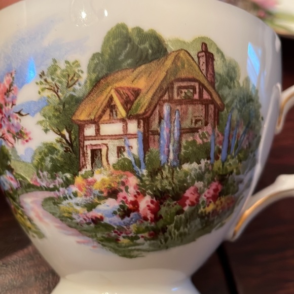 Royal Vale English Cottage Tea cup & saucer - Picture 3 of 7